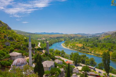 Bosna-Hersek 'teki camii ve geleneksel evleriyle Pocitelj köyüne bir göz at