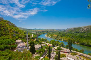Bosna-Hersek 'teki camii ve geleneksel evleriyle Pocitelj köyüne bir göz at