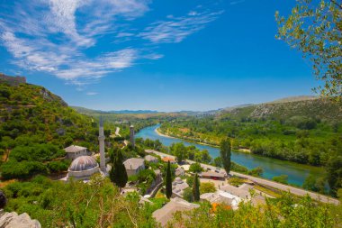 Bosna-Hersek 'teki camii ve geleneksel evleriyle Pocitelj köyüne bir göz at
