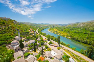 Bosna-Hersek 'teki camii ve geleneksel evleriyle Pocitelj köyüne bir göz at