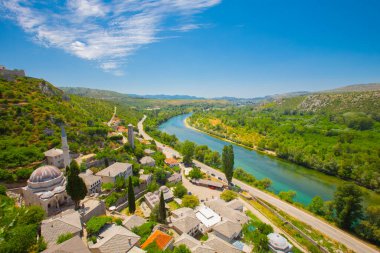 Bosna-Hersek 'teki camii ve geleneksel evleriyle Pocitelj köyüne bir göz at