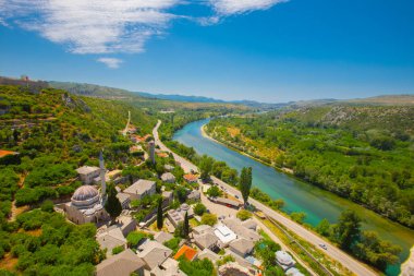 Bosna-Hersek 'teki camii ve geleneksel evleriyle Pocitelj köyüne bir göz at