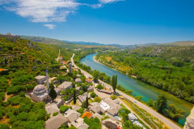 Bosna-Hersek 'teki camii ve geleneksel evleriyle Pocitelj köyüne bir göz at