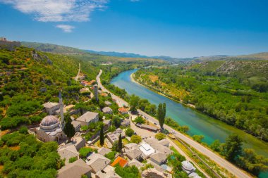 Bosna-Hersek 'teki camii ve geleneksel evleriyle Pocitelj köyüne bir göz at