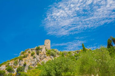 Bosna-Hersek 'teki camii ve geleneksel evleriyle Pocitelj köyüne bir göz at