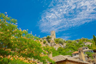 Bosna-Hersek 'teki camii ve geleneksel evleriyle Pocitelj köyüne bir göz at