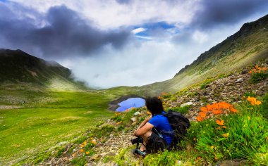Ispir Seven Lakes / Erzurum / Turkey Ispir Seven Lakes, Erzurum 'un kuzeyinde yer almaktadır. 11 krater gölünden oluşur. Denizden gelen göllerin yüksekliği 3500 metredir. Göllere ulaşılabilir.