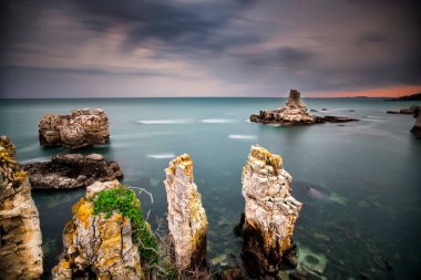 İzmit Kandra bölgesi, Türkiye 'de kayalar, kayalar ve uzun pozlama teknikleri açısından en çeşitli coğrafyaya sahip yer..
