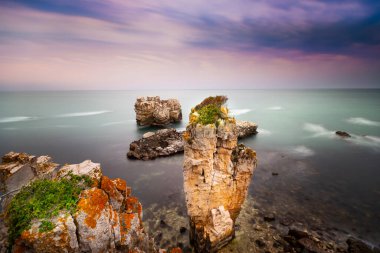 İzmit Kandra bölgesi, Türkiye 'de kayalar, kayalar ve uzun pozlama teknikleri açısından en çeşitli coğrafyaya sahip yer..