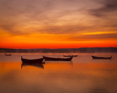 Dünyanın çeşitli kıyı bölgelerinden balıkçı tekneleri ve balıkçılar. Teknik bilgiye dayalı mükemmel fotoğraf koleksiyonu.