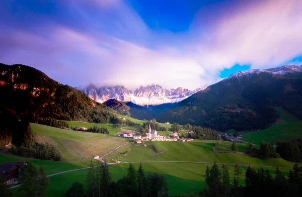 Chiesa Santa Maddalena Church Kirche Magdalena Val Funes Valley Dolomites — 图库照片