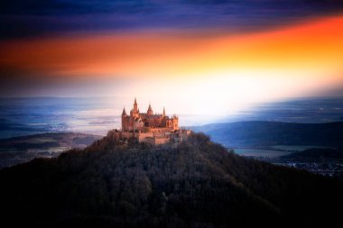 Hohenzollern Kalesi Swabian Alpleri'nde - Baden Wurttemberg, Almanya görünümünü