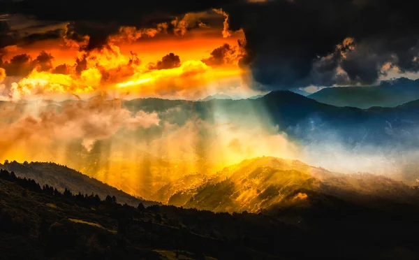 Mystical Chmury Huser Płaskowyż Camlihemsin Rize Turcja — Zdjęcie stockowe