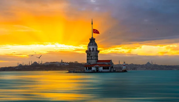Istanbul Turkey Sunset Bosphorus Famous Maiden Tower Kiz Kulesi Symbol — Foto de Stock