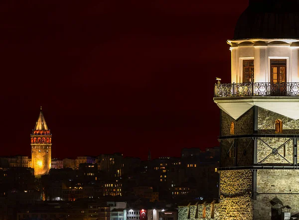 土耳其伊斯坦布尔 在博斯普鲁斯上落日 有著名的梅登塔 Kiz Kulesi 象征着土耳其伊斯坦布尔 情景旅行背景 — 图库照片