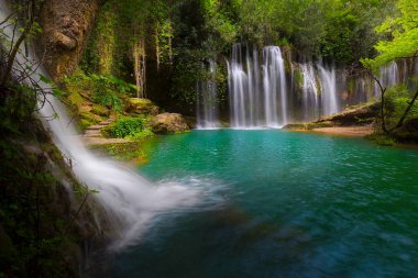 Antalya, Türkiye 'deki Sihirli Kursunlu Şelaleleri. Kursunlu selalesi