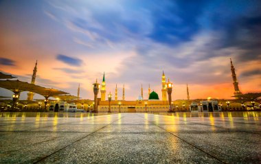 Medina, Al-Madinah Al-Munawwarah, Saudi Arabia -: Al Masjid an Nabawi Medina Grand Mosque During sunset