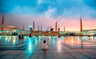 Medina, Al-Madinah Al-Munawwarah, Saudi Arabia -: Al Masjid an Nabawi Medina Grand Mosque During sunset