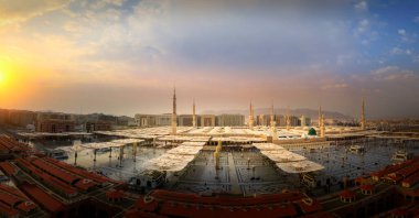 Medina, Al-Madinah Al-Munawwarah, Saudi Arabia -: Al Masjid an Nabawi Medina Grand Mosque During sunset