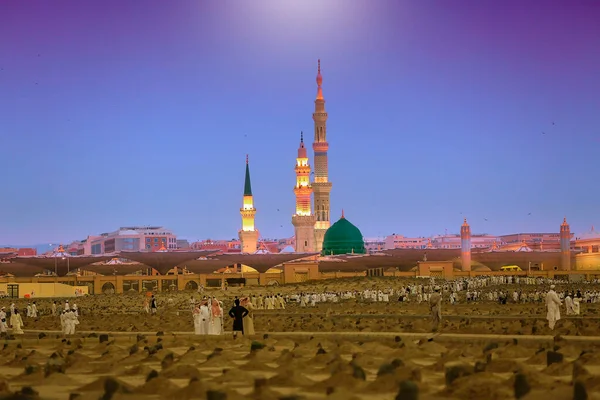 Medine, Al-Madinah Al-Munawwarah, Suudi Arabistan -: Gün batımında El-Mescid an Nabawi Medine Büyük Camisi