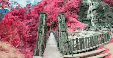 Mencuna Şelalesi. Doğu Karadeniz 'in en görkemli şelalelerinden biridir. Türkiye şelaleleri. Artvin Arhavi ilçesi, Türkiye