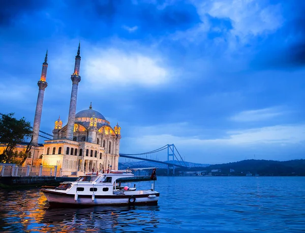 Ortakoy Moskee Bosporus Brug Istanbul Bij Zonsopgang Turkije — Stockfoto