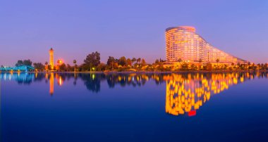 Adana, Türkiye 'deki Sabanc Merkez Camii (İngilizce: Sabanc Central Camii). Cami, Türkiye 'nin en büyük ikinci camii ve Adana kentinin simgesidir.