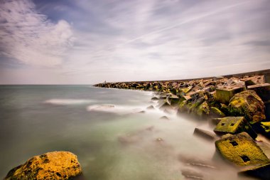 Sile Istanbul 'un deniz kenti uzun pozlama tekniği, dalgalar ve rıhtımlarla fotoğraflandı