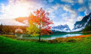 Toblacher Gölü (İtalyan Lago di Dobbiaco) - Toblach, İtalya