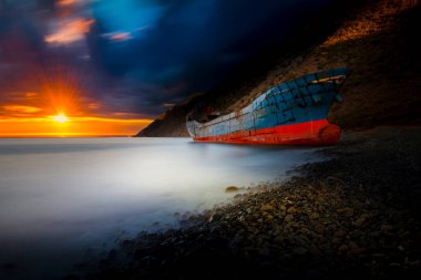 Fotoğraflar dünyanın çeşitli ülkelerinde çekilen uzun pozlama tekniğiyle çekildi.