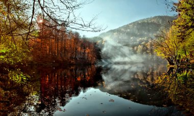 Yedigoller Park Bolu, Türkiye 'de sonbahar manzarası (yedi göl)