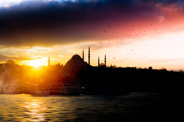 Puesta Sol Estambul Turquía Con Mezquita Suleymaniye Mezquita Imperial Otomana —  Fotos de Stock
