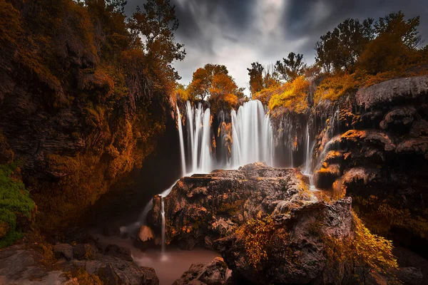 Cachoeira Yerkopru Desfiladeiro Sobre Rio Goksu Estão Localizados Uma Pequena — Fotografia de Stock