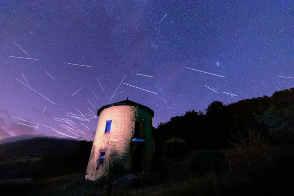 Star and Milky Way photographs photographed with a special technique in various parts of the world