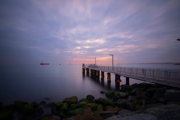 Viejo Pequeño Embarcadero Mar Imagen Larga Exposición Puesta Sol Dramática — Foto de Stock