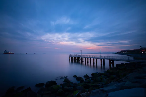 Alte Kleine Anlegestelle Meer Langzeitbelichtung Bild Von Dramatischen Sonnenuntergang Oder — Stockfoto