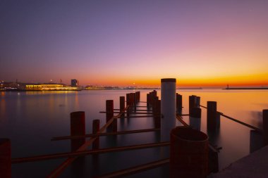 Haydarpaşa tren istasyonu. Farklı açılardan ve farklı fotoğrafçılık teknikleriyle çekilmiş.