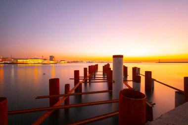 Haydarpaşa tren istasyonu. Farklı açılardan ve farklı fotoğrafçılık teknikleriyle çekilmiş.