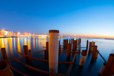 Haydarpaşa tren istasyonu. Farklı açılardan ve farklı fotoğrafçılık teknikleriyle çekilmiş.
