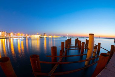 Haydarpaşa tren istasyonu. Farklı açılardan ve farklı fotoğrafçılık teknikleriyle çekilmiş.