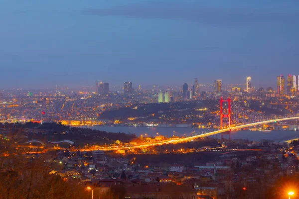 Puente Del Bósforo Estambul Por Noche Puente Los Mártires Del — Foto de Stock