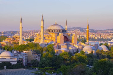 İstanbul 'da Ayasofya' nın güzel manzarası, gün batımında Türkiye 'nin tepesinden