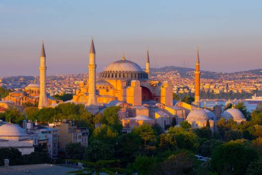 İstanbul 'da Ayasofya' nın güzel manzarası, gün batımında Türkiye 'nin tepesinden