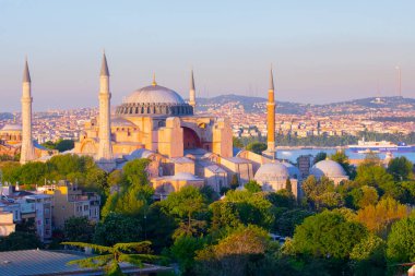 İstanbul 'da Ayasofya' nın güzel manzarası, gün batımında Türkiye 'nin tepesinden