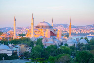 İstanbul 'da Ayasofya' nın güzel manzarası, gün batımında Türkiye 'nin tepesinden