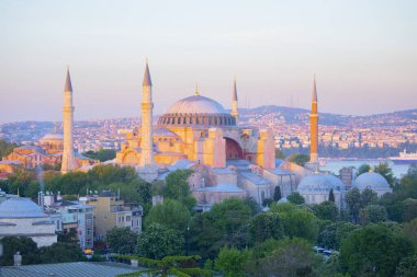 İstanbul 'da Ayasofya' nın güzel manzarası, gün batımında Türkiye 'nin tepesinden