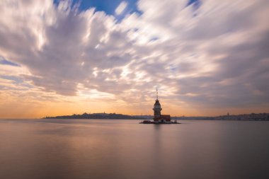 Günbatımı ve akşam parlamento saatleri Maiden 's Tower dünyanın en çok fotoğraflanan mimarisi unvanına sahip..