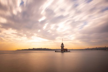 Günbatımı ve akşam parlamento saatleri Maiden 's Tower dünyanın en çok fotoğraflanan mimarisi unvanına sahip..