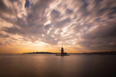 Günbatımı ve akşam parlamento saatleri Maiden 's Tower dünyanın en çok fotoğraflanan mimarisi unvanına sahip..