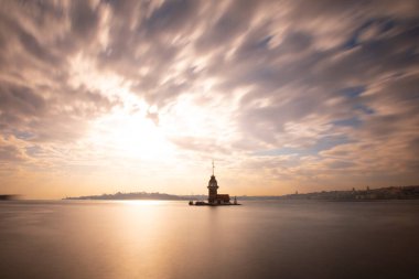 Günbatımı ve akşam parlamento saatleri Maiden 's Tower dünyanın en çok fotoğraflanan mimarisi unvanına sahip..